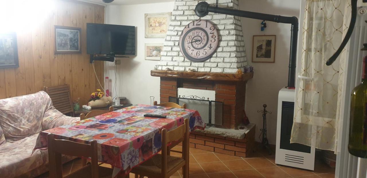 Casa Vacanze Mingos Lodio Di La Carpineta Екстериор снимка